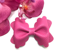 Load image into Gallery viewer, Fuchsia Buttercup Bow
